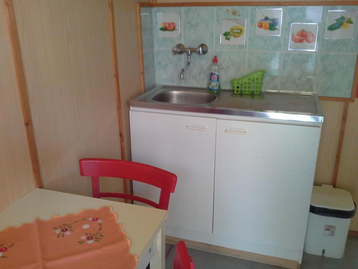 Utulny Privat Apartment Velky Meder Exterior photo