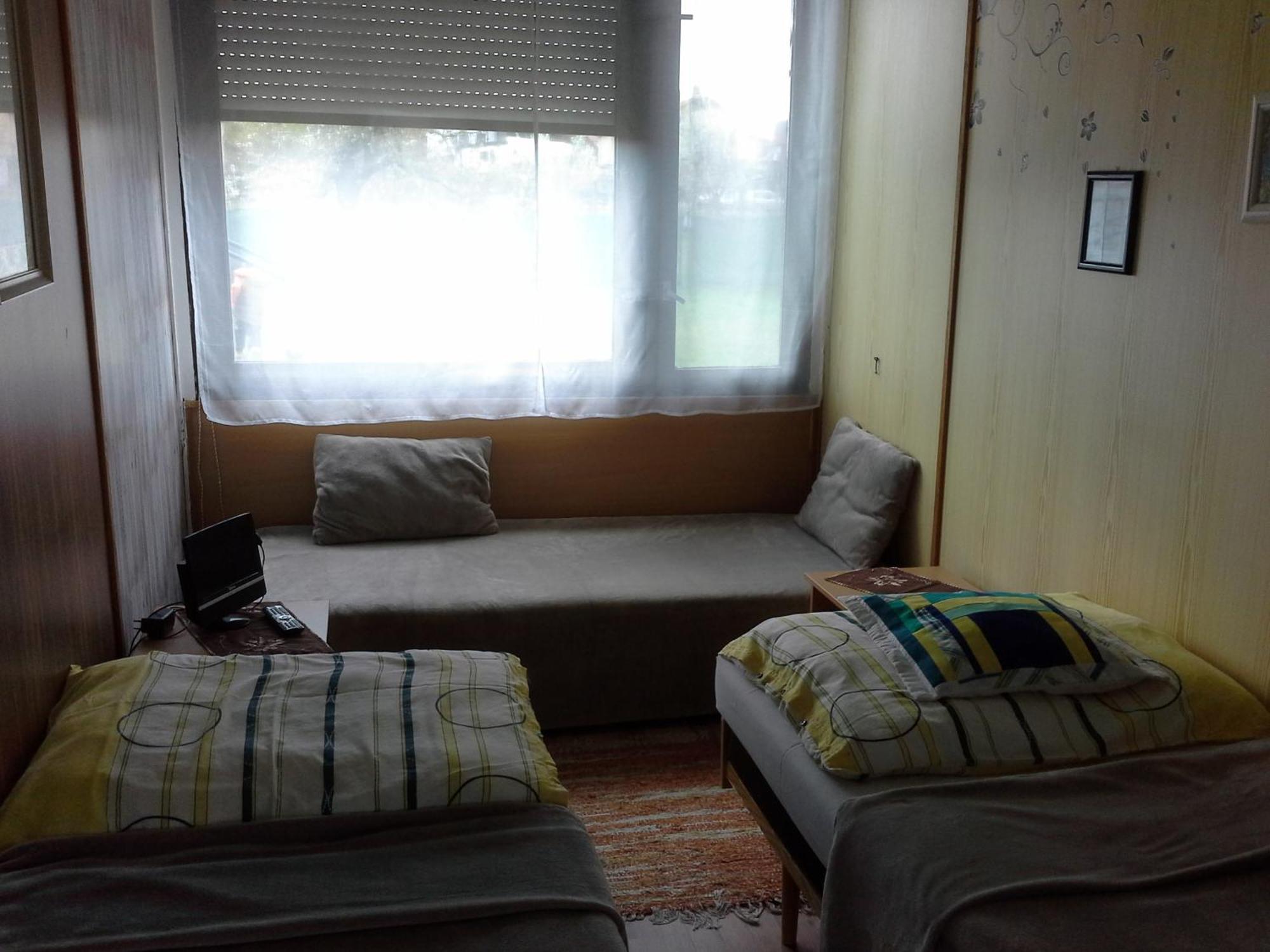 Utulny Privat Apartment Velky Meder Exterior photo