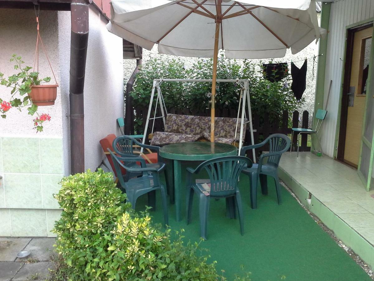 Utulny Privat Apartment Velky Meder Exterior photo
