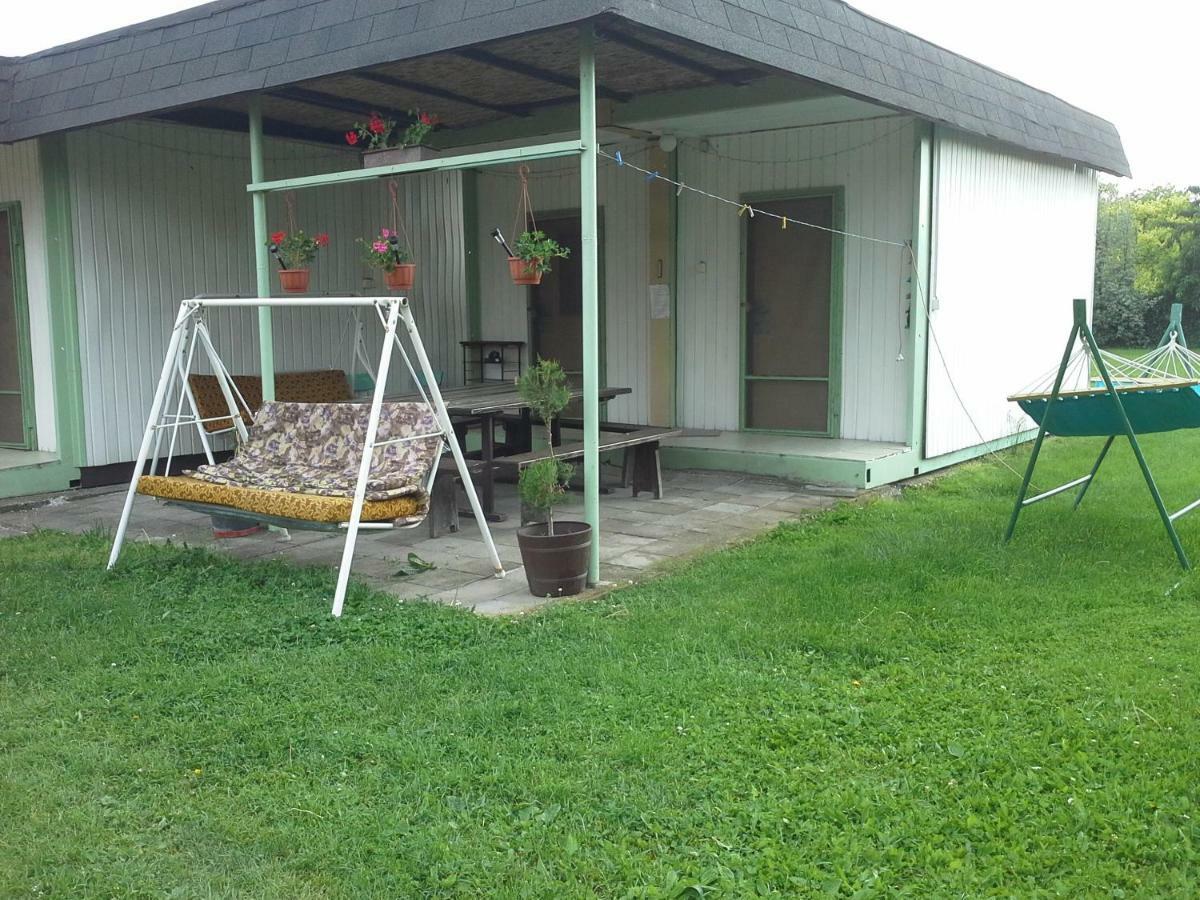 Utulny Privat Apartment Velky Meder Exterior photo